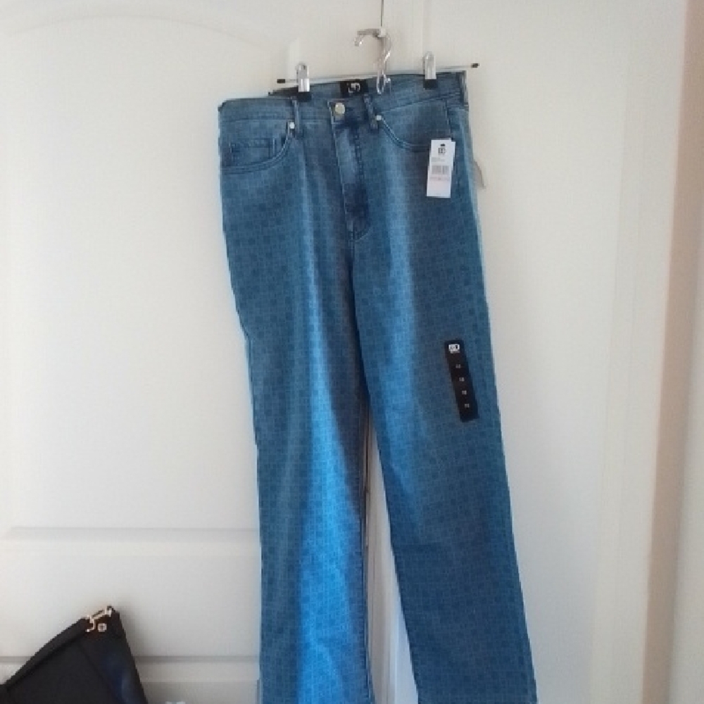 NWT Stylish Blue Straight Leg Women's Jeans
